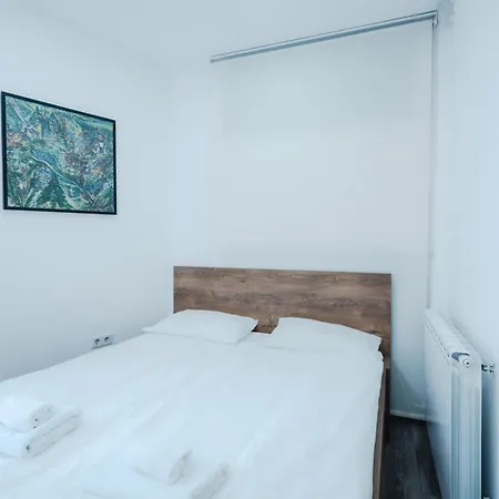 Modern Near Cathedral - Heart Of The Center Apartment