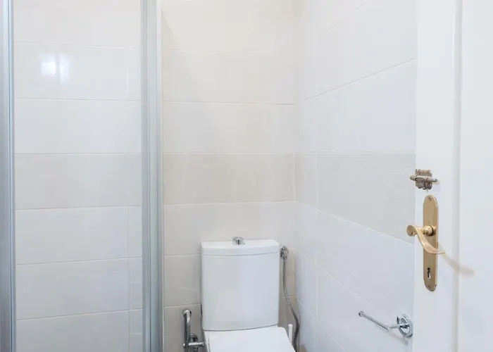 Modern Near Cathedral - Heart Of The Center Apartment