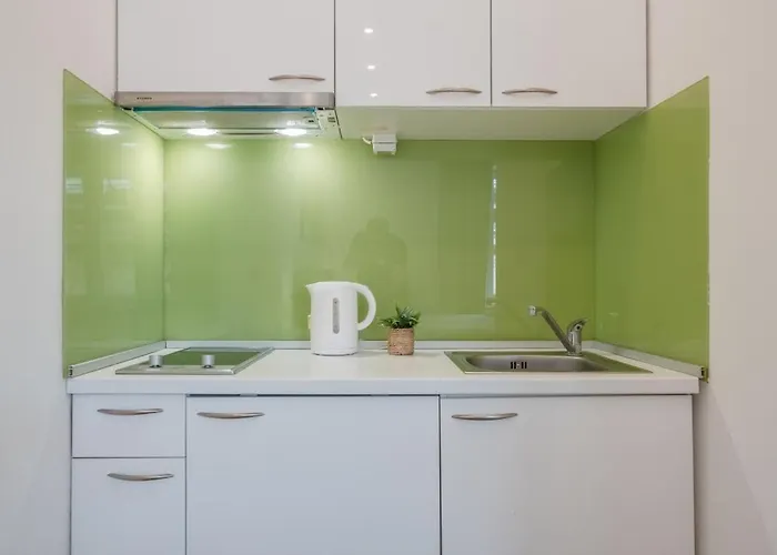 Modern Near Cathedral - Heart Of The Center Apartment