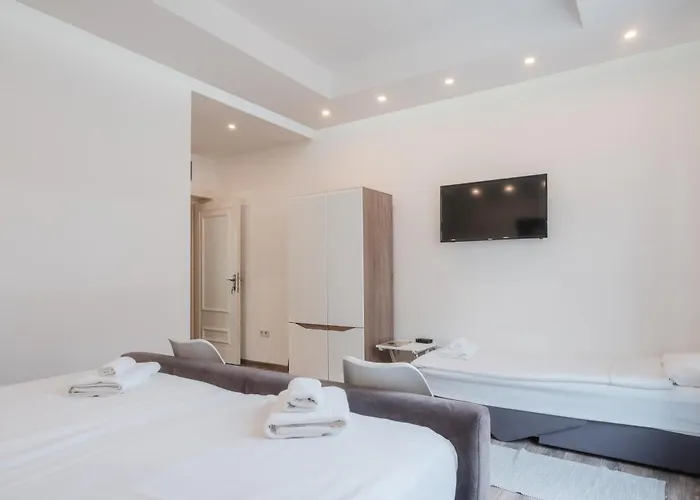 Modern Near Cathedral - Heart Of The Center *