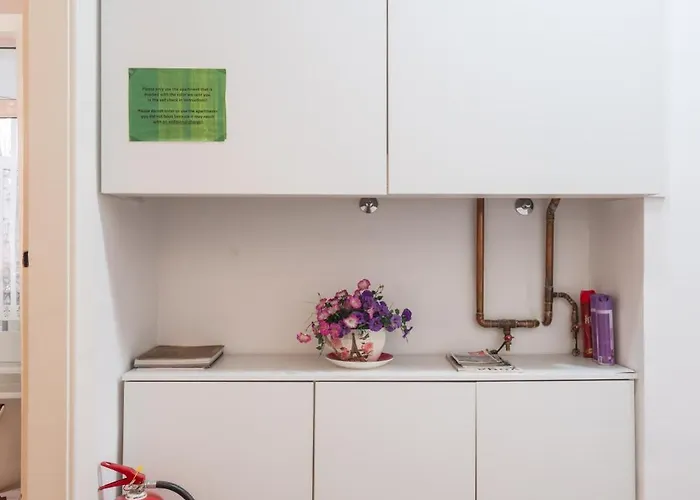 Modern Near Cathedral - Heart Of The Center Apartment *